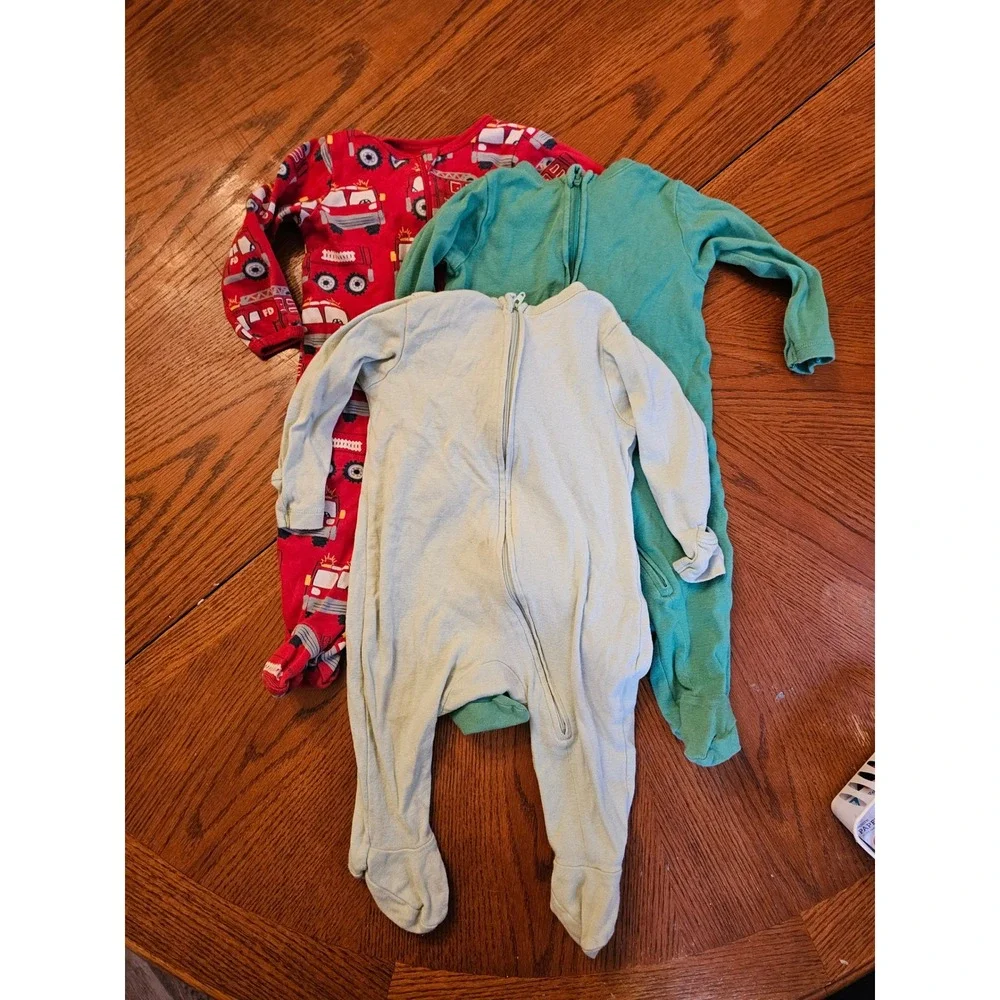 Old Navy Baby Boys Sleepers Lot‎ 3 Pack Fire Truck Solid Green Sage 6-9 Months